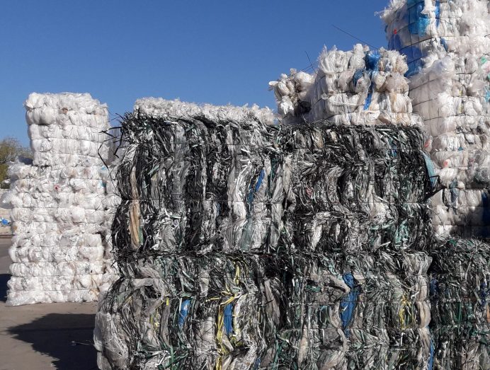 Kunststoffballen auf Recyclinghof